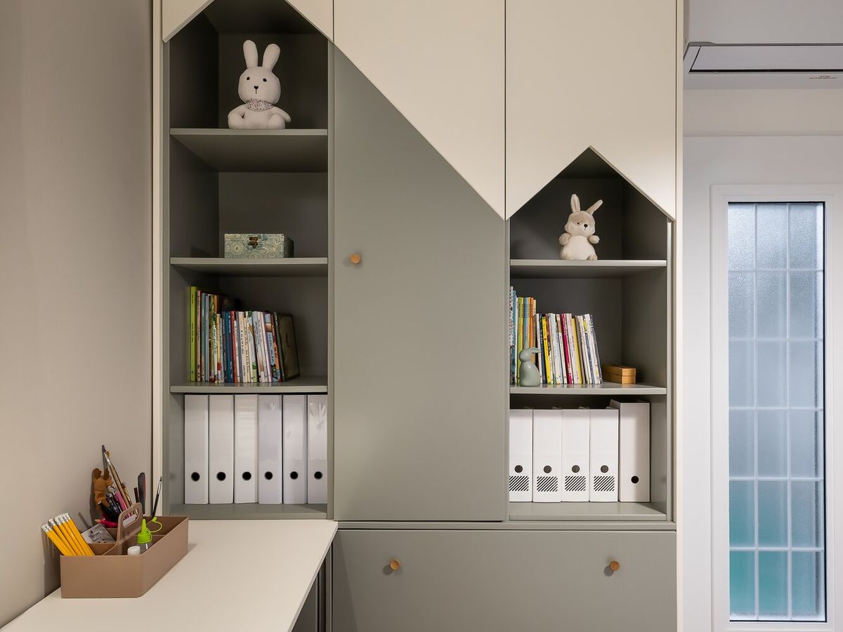 Custom closet carpentry designed by TwoDesign